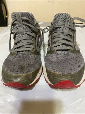 New Balance Men's Gray and Red Athletic Running Shoes 👟 Open to Offers!
